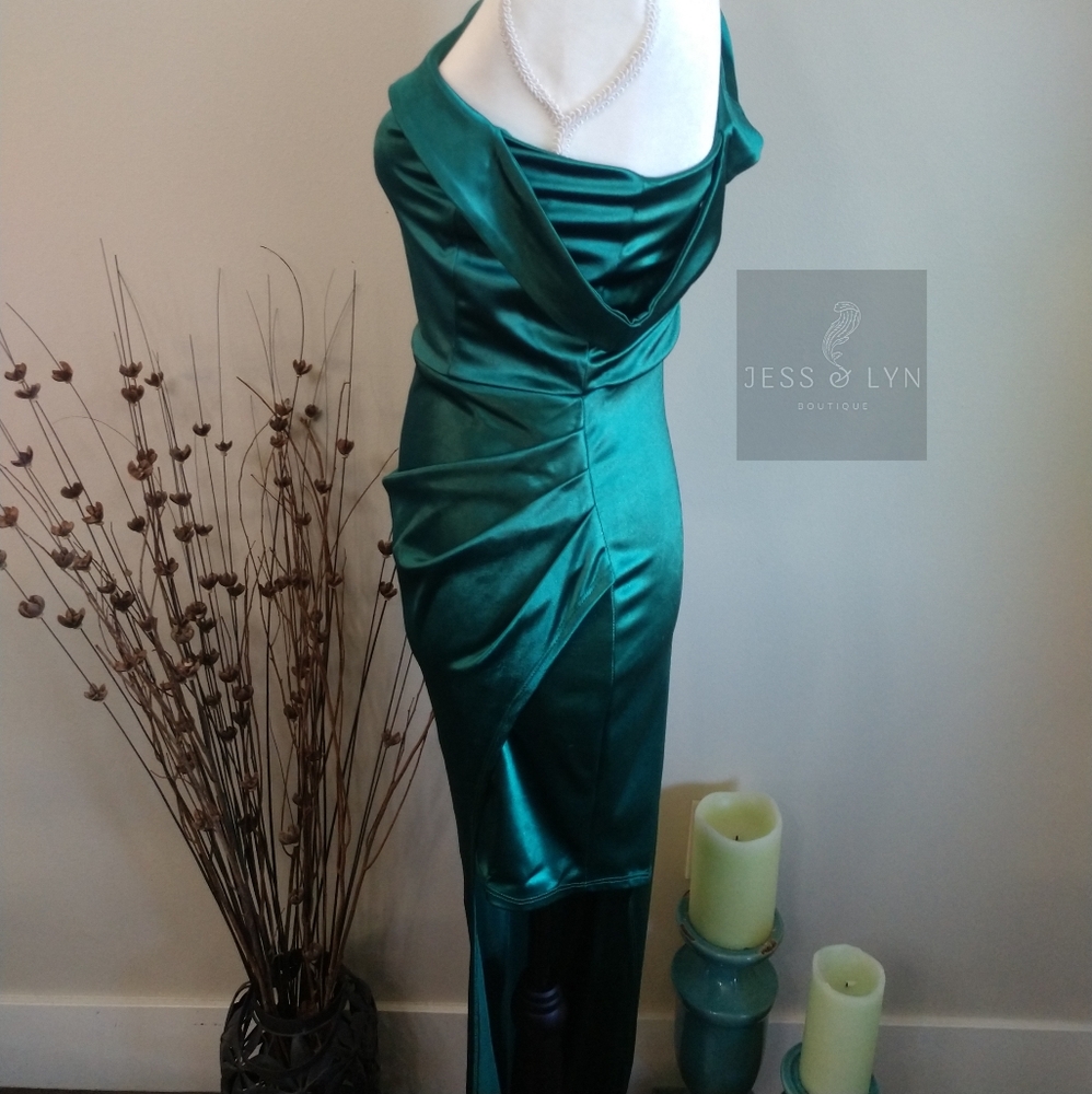 🆕Emerald Green Asymmetrical Evening Gown - Picture 9 of 15